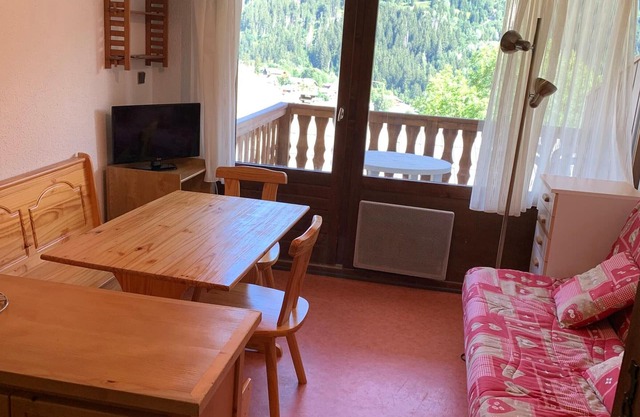 Studio for 4 with balcony and equipped kitchenette in Champagny-en-Vanoise