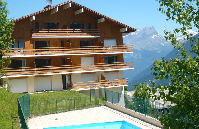 Studio cabin facing Mont Blanc