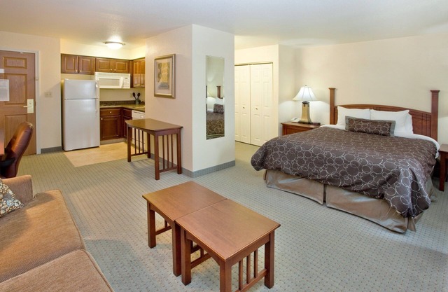 Studio | Free Breakfast. Indoor Pool