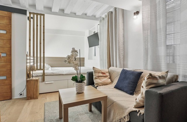 Studio Herold - Place de Victoires by B'Your Home