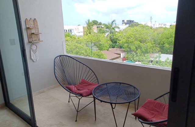 Studio in Centro Maya area of Playa Del Carmen-full kitchen, AC, smart TV, pool.