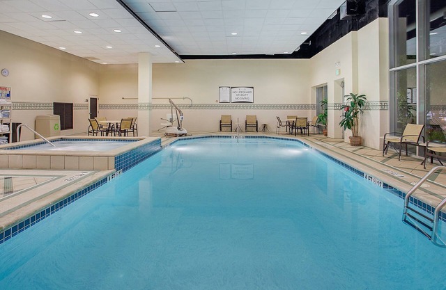 Studio in Downtown Chattanooga | Free Breakfast, Pool + Hot Tub Access