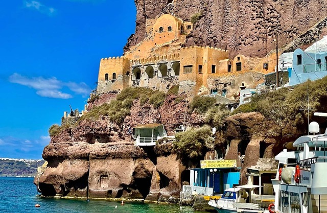 Studio in Old Port of Fira, Sea view, Santorini