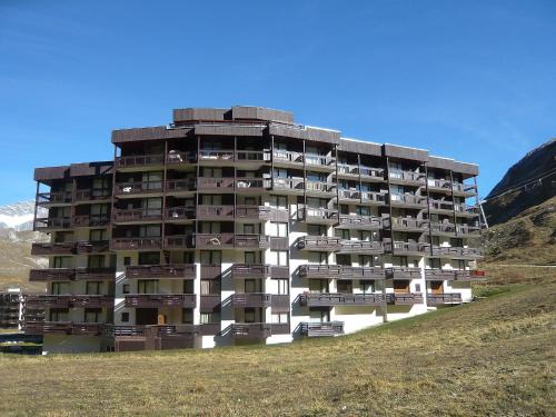 Studio Les Tommeuses - Val Claret-25 by Interhome