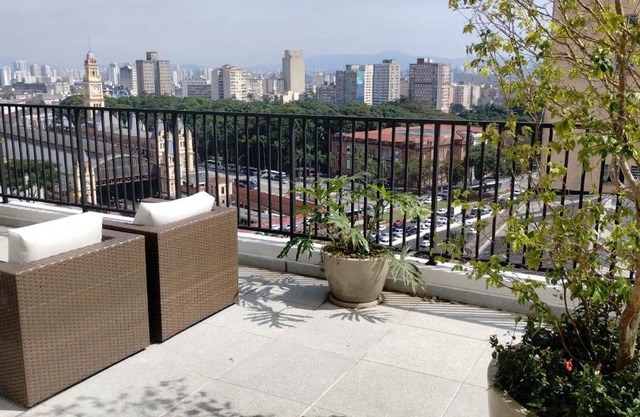Studio Lindo; no centro em frente ao metrô!