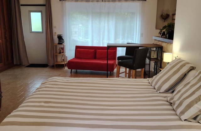 Studio located at the foot of Sancerre and close to the Pouilly vineyards