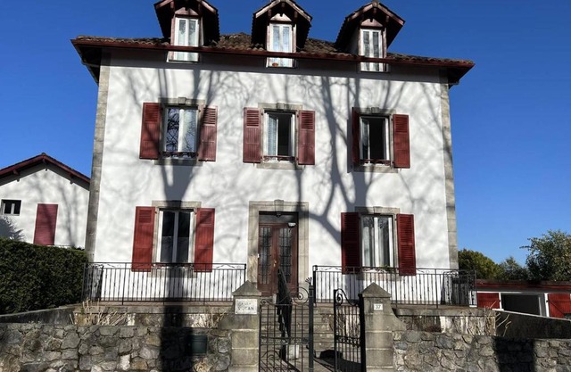 Studio lumineux à Cambo-les-Bains, proche thermes, coin nuit, kitchenette, internet, animaux acceptés - FR-1-495-10