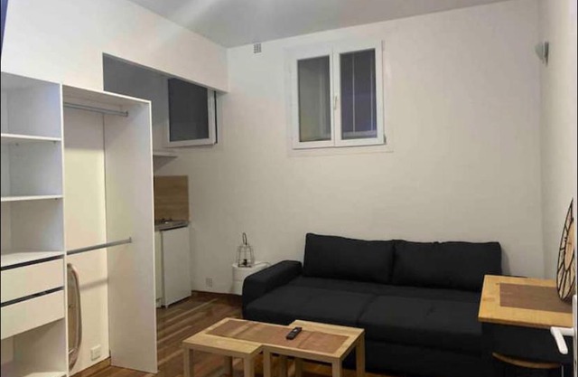 Studio meublé Tout équipé!