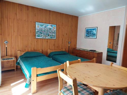 Studio pour 2 avec balcon, WiFi et parking à Brides-les-Bains - FR-1-512-226
