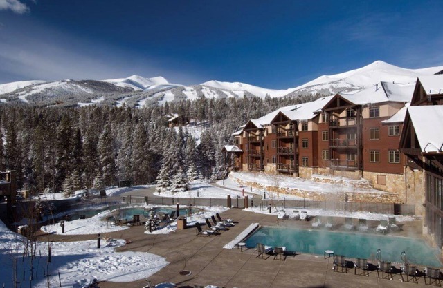Studio room, sleeps 4, near Breckenride Peak 9
