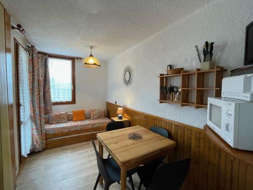 Studio skis aux pieds à Valmorel, balcon, proche commerces, 4 couchages - FR-1-356-291