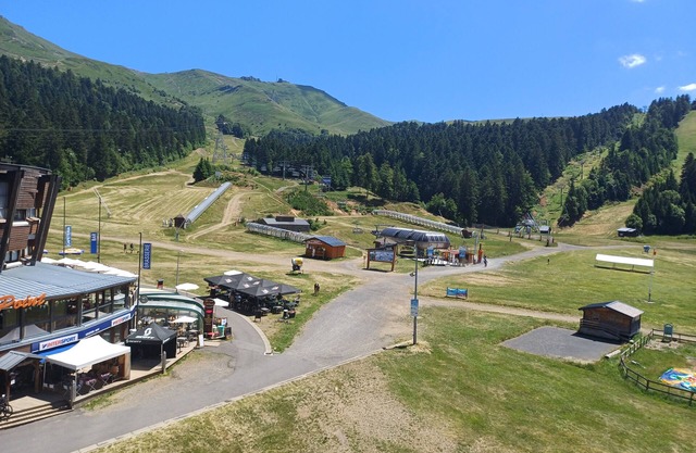 Studio sleeps 4 full heart of the resort of Lioran in the Cantal
