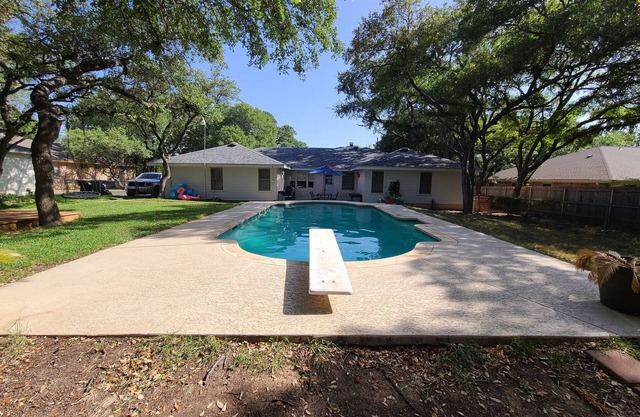 Studio style guest house with Pool!