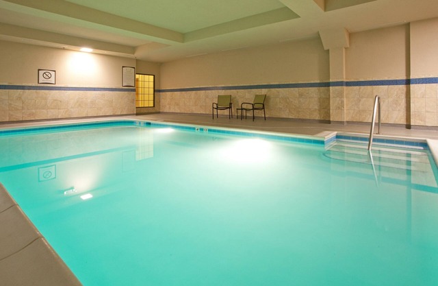 Studio Suite Great for Business Travelers | Shared Indoor Pool + 24h Business Center