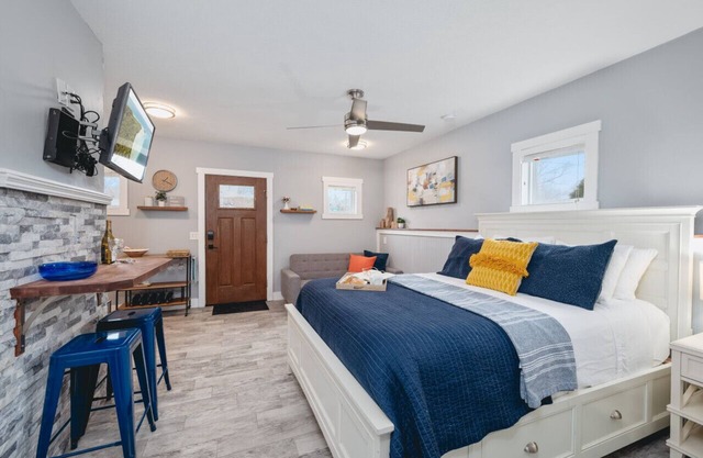 Studio TC Close to Downtown Beaches and Wineries
