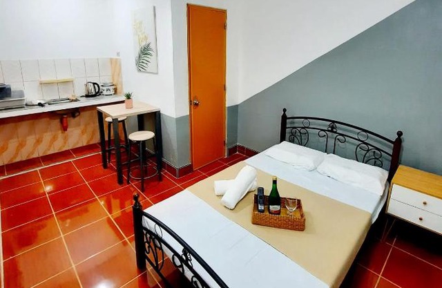Studio type unit - Host Homes Apitong