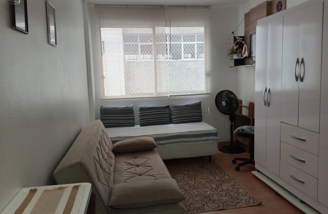 Studio Vila Buarque, metro República and Sta Cecília 3 minutes away, pets accepted.