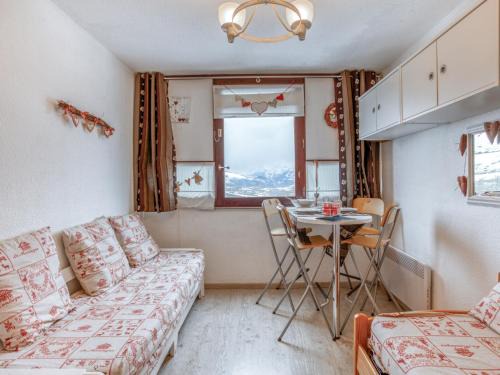 Studio Vostok Zodiaque-87 by Interhome