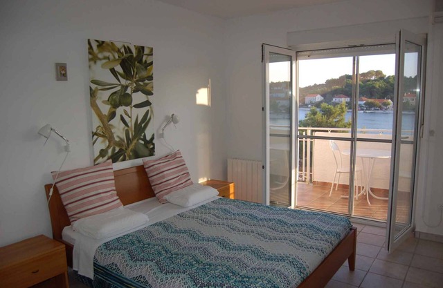 Studio with air conditioning, Internet and sea view