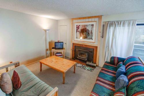 Studio with Amenities Walk to Village