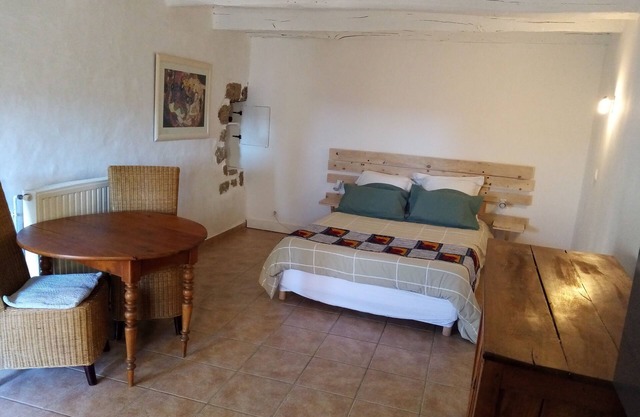 Studio with breathtaking views, nearby hiking and swimming trails
