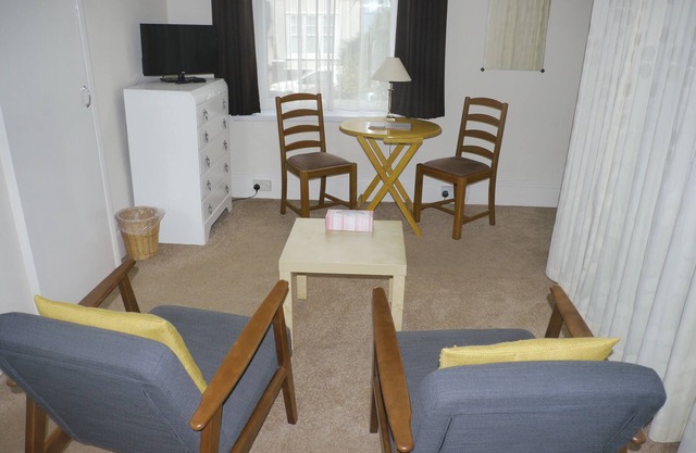 Studio with separate Kitchen