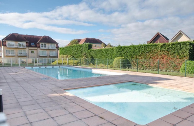 Studio Zeeflat with parking and shared pool by Interhome