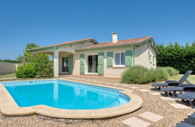 Stunning private villa for 6 guests with WIFI, private pool, TV, terrace and pets allowed