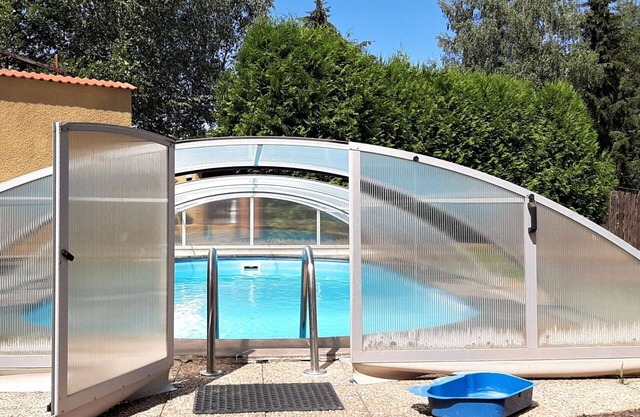 Stunning private villa with private pool, WIFI, hot tub, TV, terrace, pets allowed and parking