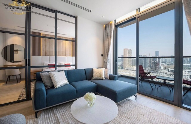 Stunning 1-Bedroom with Panoramic JVT Skyline & Marina Views