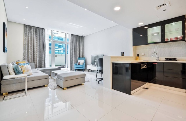 Stunning 1BR Apartment w/Pool & Gym