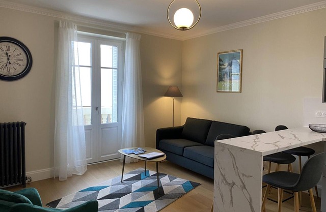 Stunning 1BR Apt in Vichy Centre, UNESCO Site, All-Inclusive, Near Thermal Quarter & Free Parking