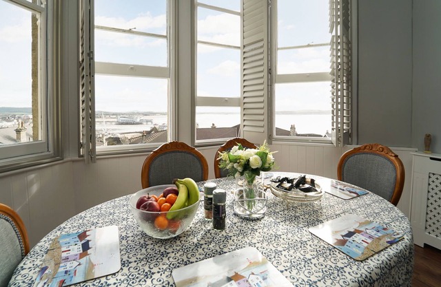 Stunning 2-Bed Apartment in Weston-super-Mare
