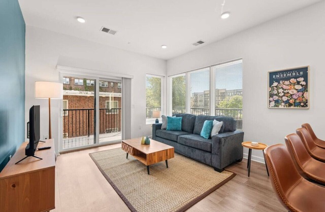 Stunning 2 Bed/2 Bath | CLE Clinic | Balcony