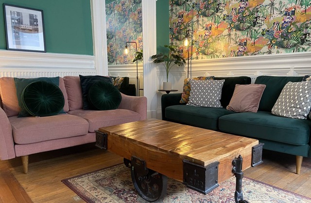 Stunning 2-bed flat with private patio in heart of the west end