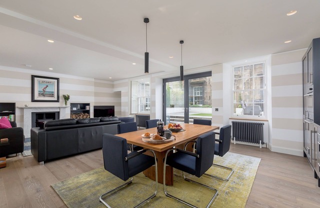 Stunning 2 Bed Garden Flat in the heart of Edinburgh's New Town.