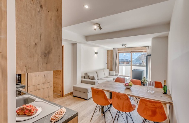Stunning 2-Bedroom Apartment with Terrace in 4* Residence, Champagny-en-Vanoise