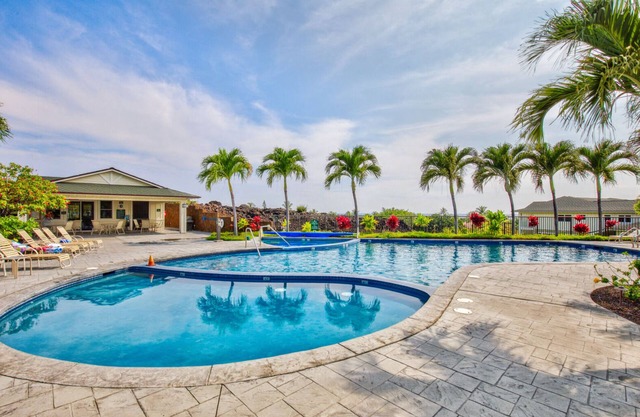 Stunning 2 Units at Na Hale O Keauhou, Sleeps 12, Total of 6 Bedrooms.