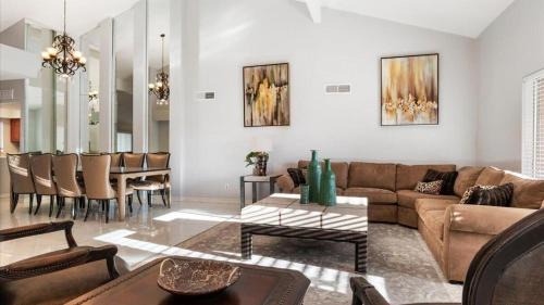 Stunning 3-Bdrm in Great location wPool