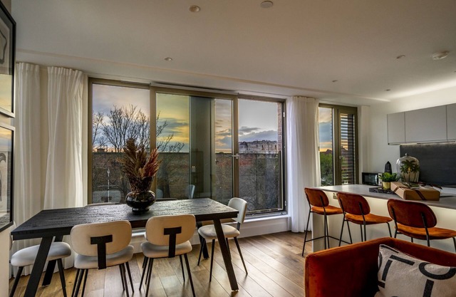 Stunning 3 bedroom apartment with 2 parking spaces