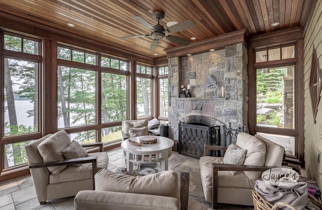 Stunning 5 bed 6 bath cottage! Magical property on Lake Rosseau!