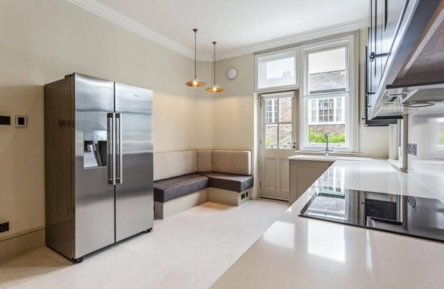 Stunning 5-bed apartment in King's Road
