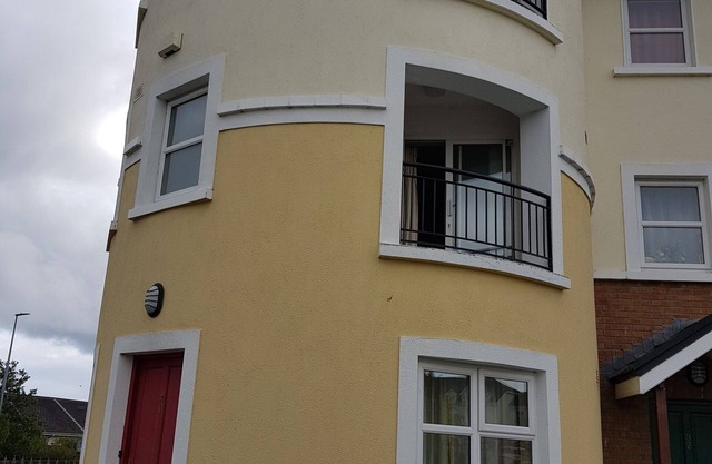 Stunning 6 Bed House with Private Garden in Galway