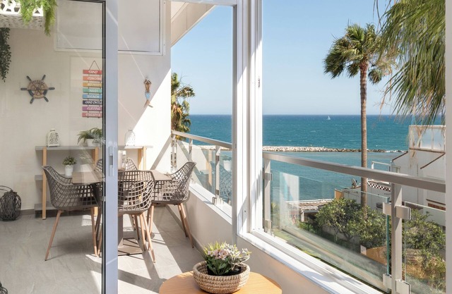 Stunning Beachfront apartment with Sea Views