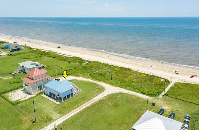 Stunning | Beachfront | Large Deck | Sleeps 14