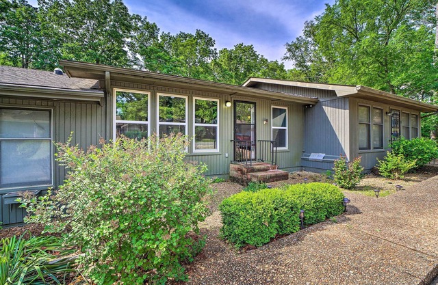 Stunning Bella Vista Retreat w/ Lake Access!