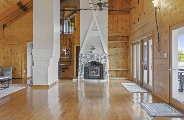 Stunning Bluemont Manor with 9 Bedrooms 7 Baths