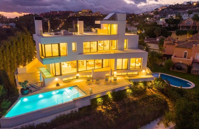 Stunning brand new villa for rent in La Quinta
