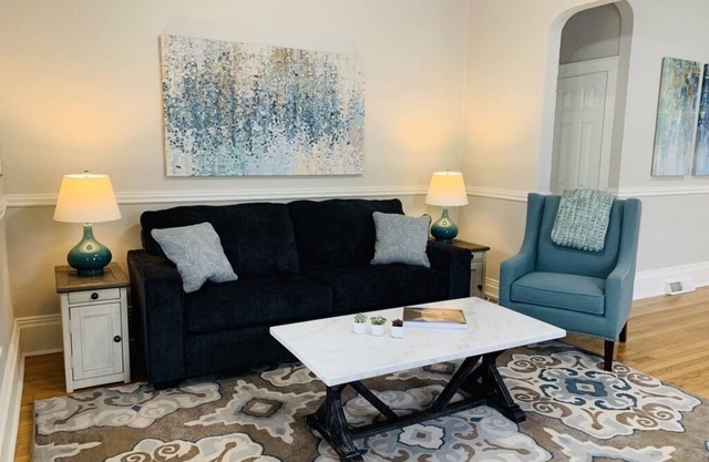 Stunning Bungalow next to UNC - Free Bikes!