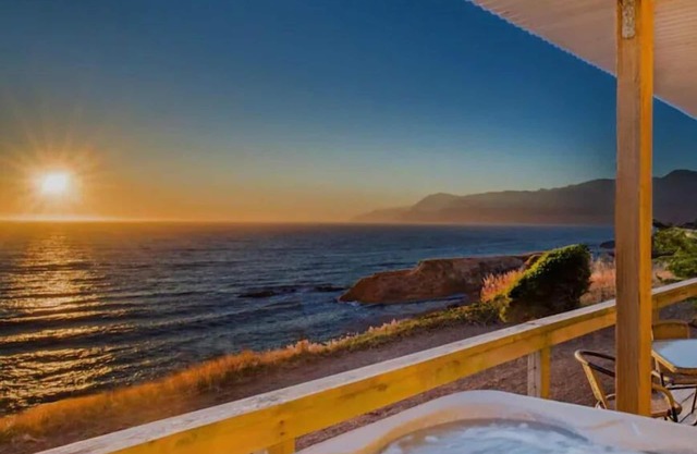 Stunning by OceanviewHotTubs Tesla Charging Oceanfront! Shelter Cove